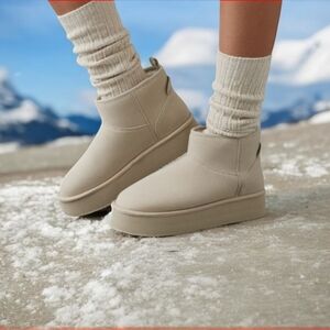 NEW!!!  AMERICAN EAGLE The Hangout Booties - SIZE 9